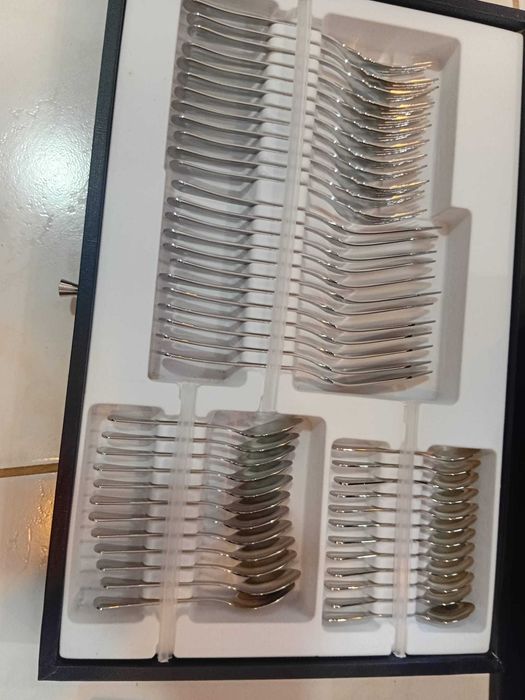 Faqueiro de 130 peças