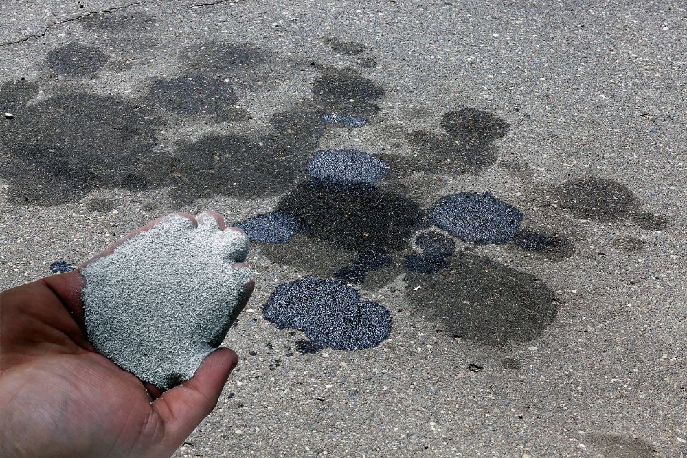 Sorbent do usuwania substancji ropopochodnych, sorbent do płynów