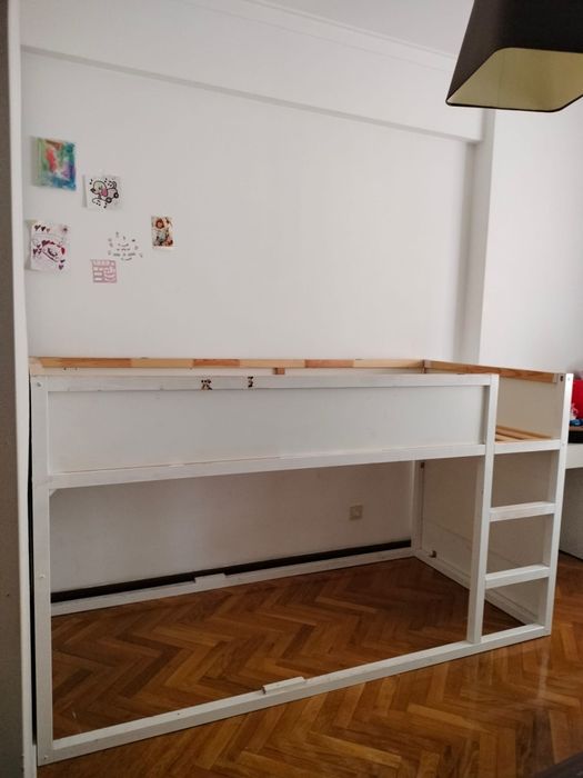 Beliche IKEA com cobertura tema casa