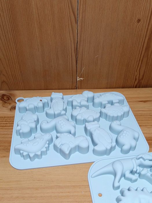 Silikonowe formy 2 sztuki dinozaury