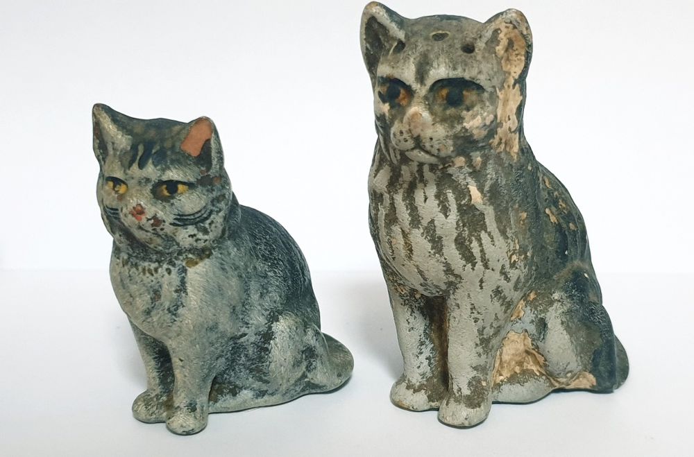 pequenos lindos antigos gatos em faiança portuguesa-Caldas da Rainha