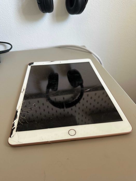 iPad 10.2" 7ª Geração A2197 (Para Peças/Reparação)
