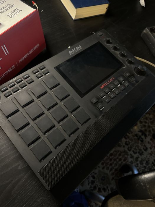 Akai mpc live 2 pouco uso + samsung card 1TB