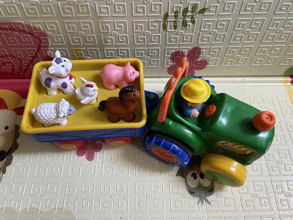 Іграшка трактор kiddieland