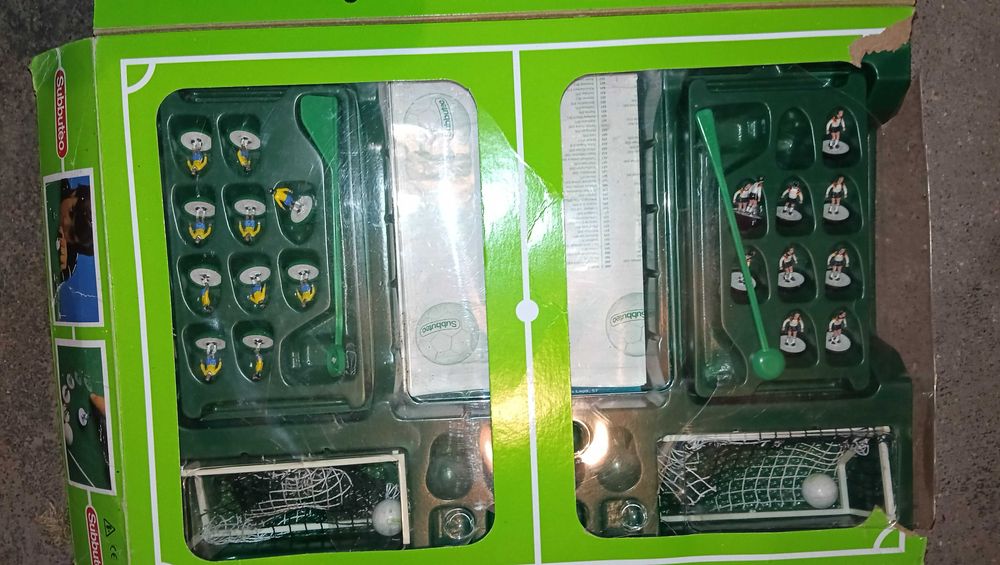 Subbuteo (edição dos anos 80/90) completo na caixa original + Campo de subbuteo montado em prancha