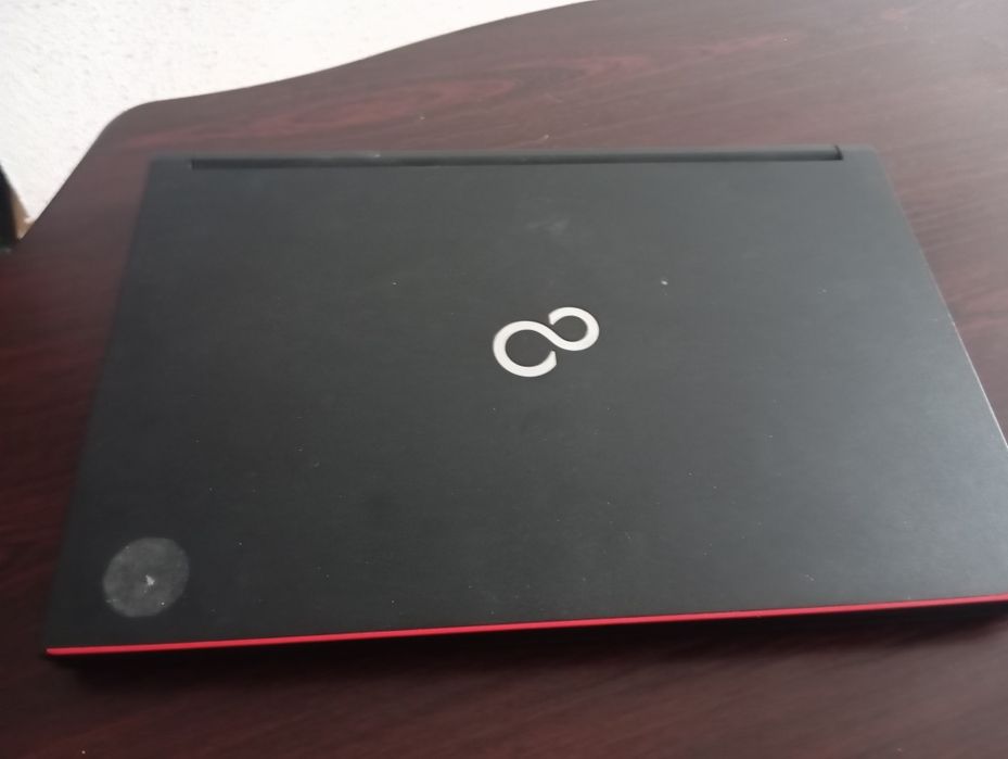 Laptop Fujitsu  Lifebook E556