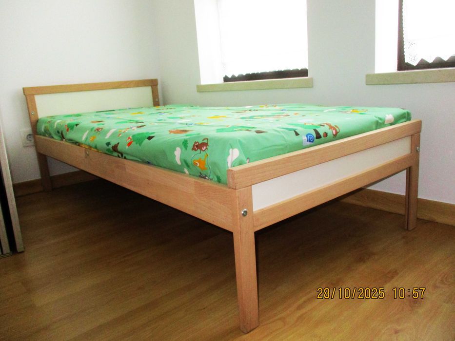 Cama para criança praticamente nova