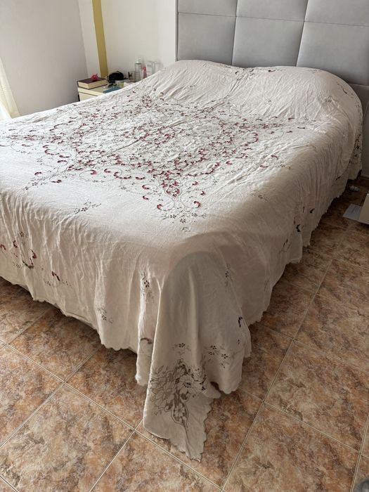 Toalha de mesa em linho com bordado da Madeira