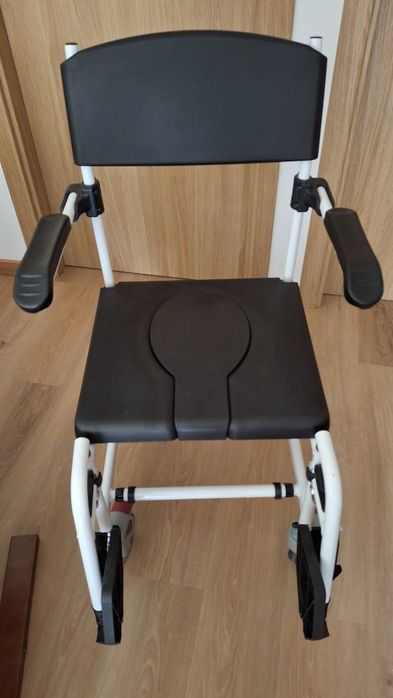 Cadeira de banho com rodas