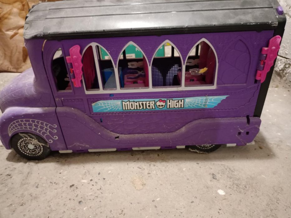 Bus dla lalek monster high