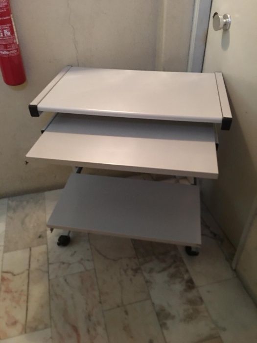 Mesa Multiusos (P/computador ou TV)