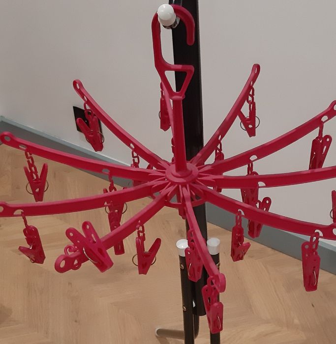 Wiszące suszarki na pranie z klipsami,