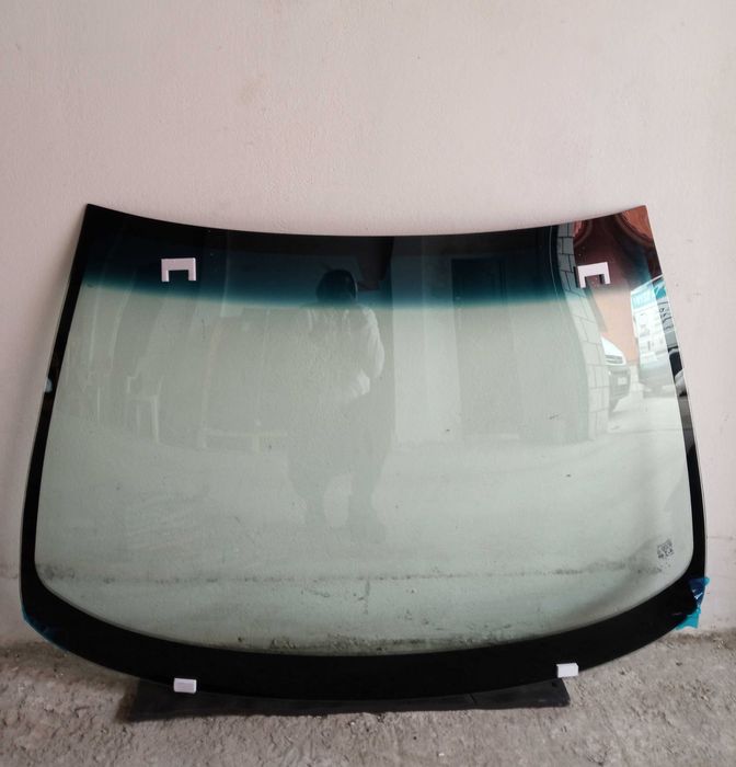 Szyba przednia czołowa Toyota Avensis III 2008- 2015 + sensor + HZ