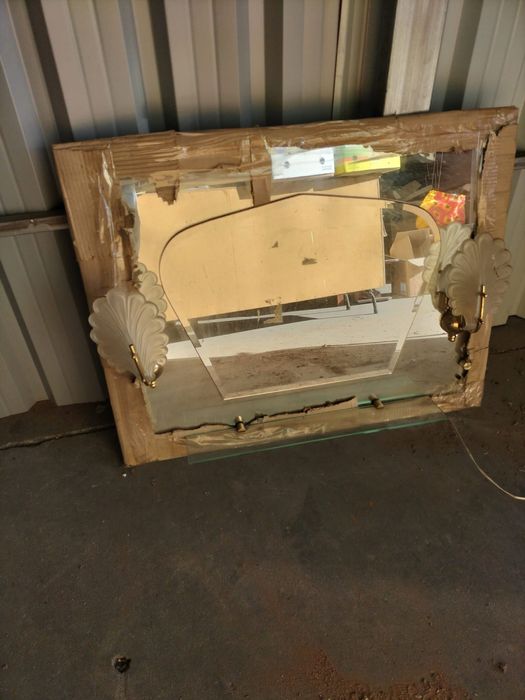 Espelho de casa de banho com iluminação