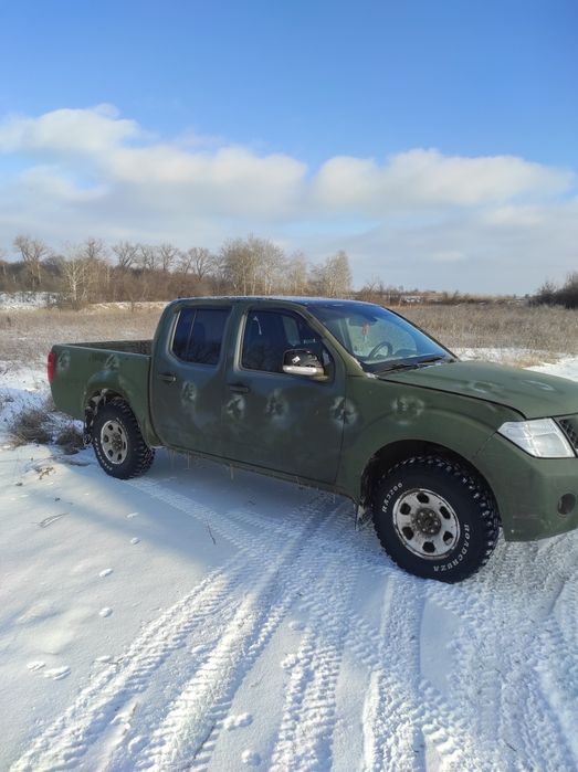 Продам нісан  навару в хорошому стані