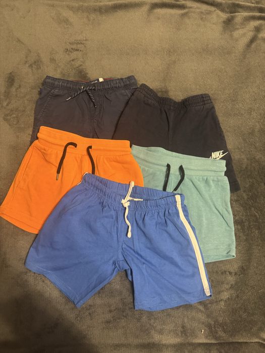 Chłopięce krótkie spodenki 98