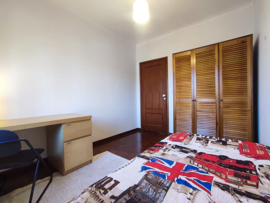 Alugo Quarto solteiro/a