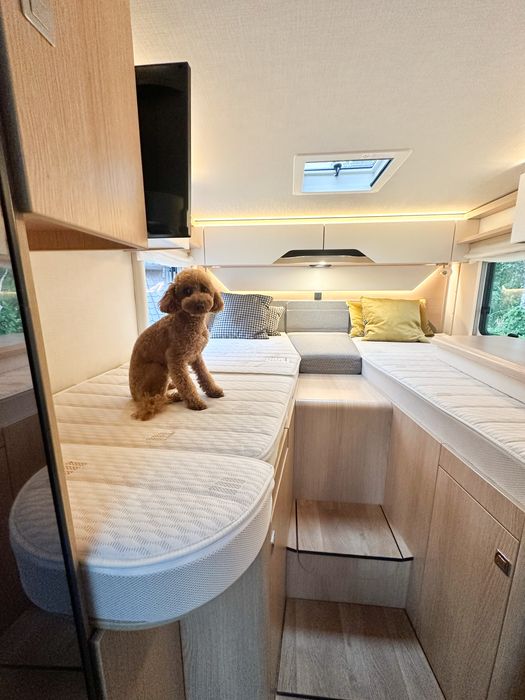 Wynajem luksusowy kamper Mercedes Hymer 580 pełna integra.