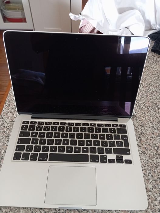 Apple Computer Like NEW (version 12.6.1)64551481327874124