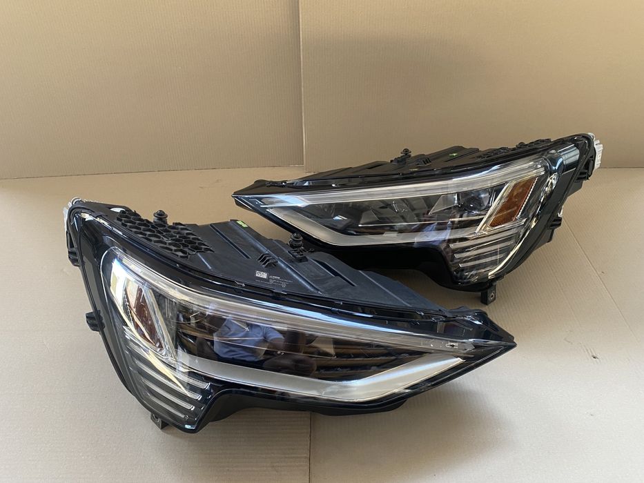 Передні фари Audi E-Tron Digital matrix light 2019-2024