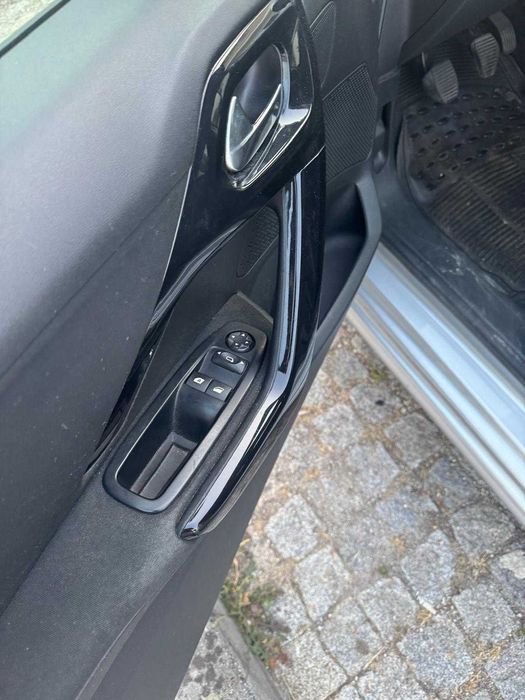PEUGEOT 208 1.4 HDi