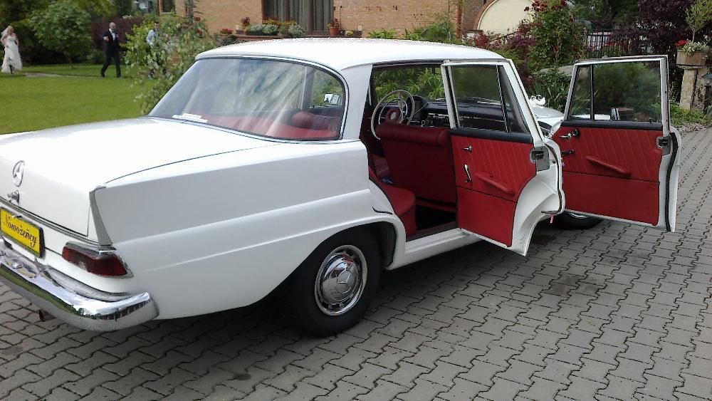 Zabytkowy mercedes na ślub-klasyk z 1957 roku