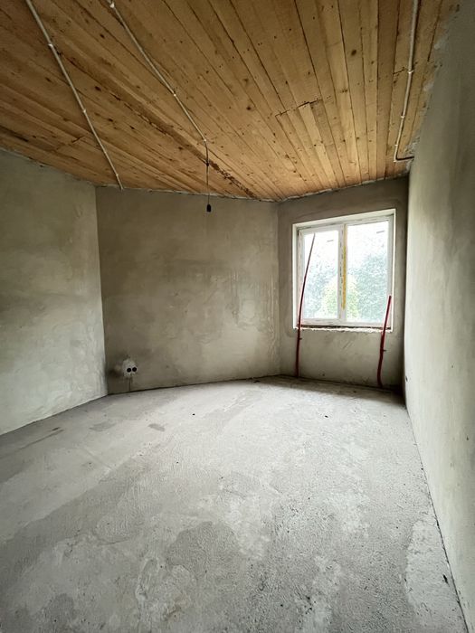 Сучасн.котеж закритою територ.в р-н нових котед. поруч центр.частини.