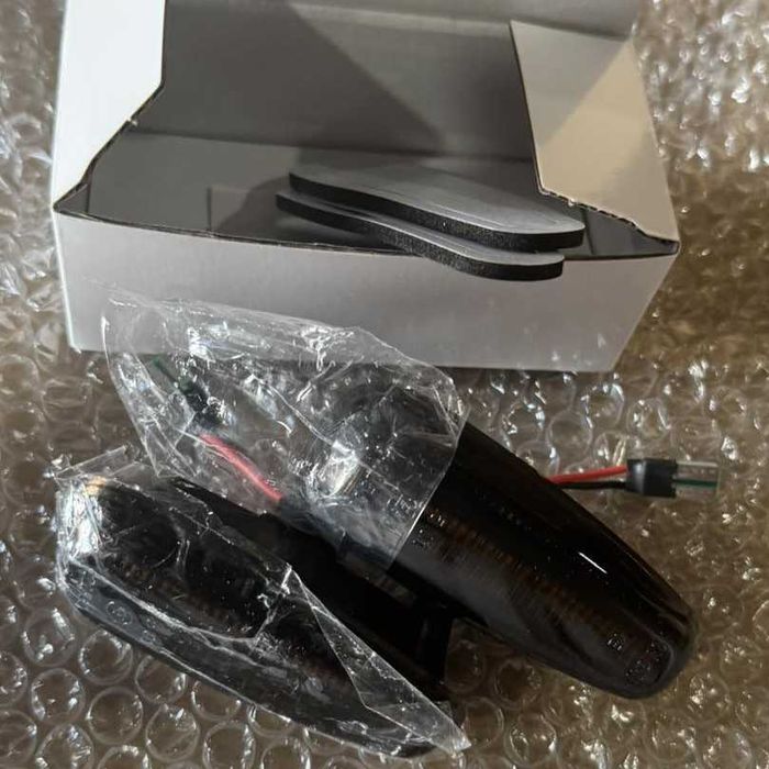 Повторители поворотов (черные - LED) HYUNDAI