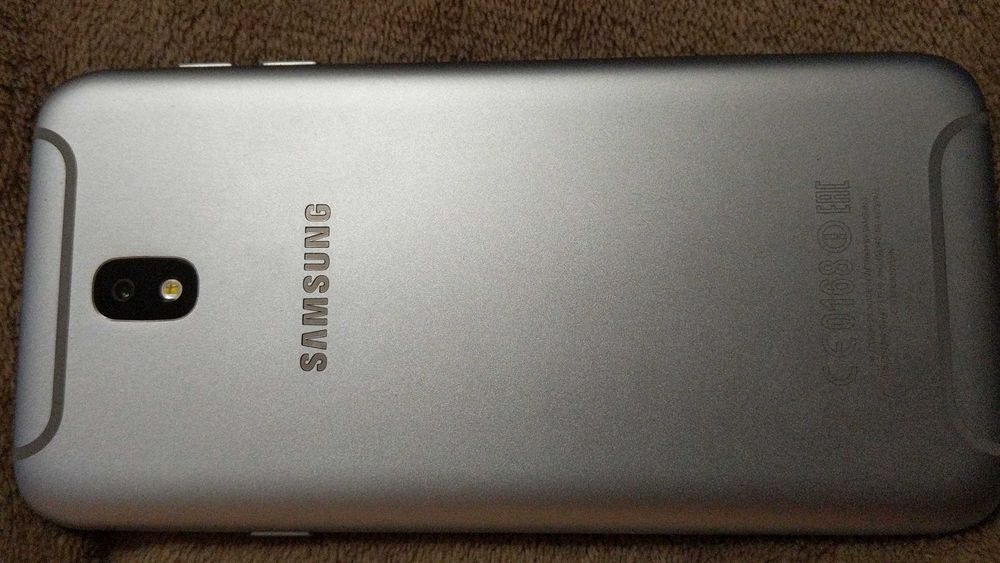 Продам на запчастини телефон