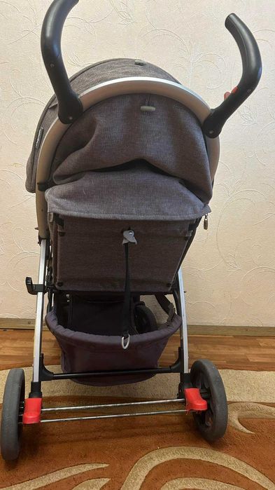 Дитяча прогулянкова коляска