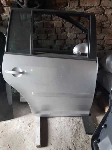 продам дверки до  CADDY та  TOURAN Passat