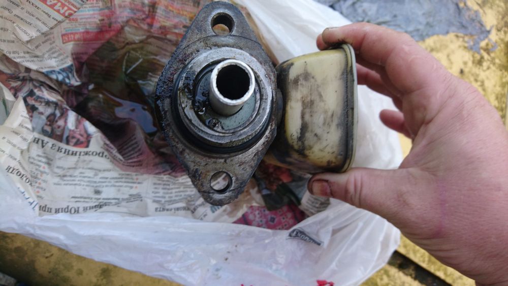 Головний гальмівний циліндр москвич 2140 люкс