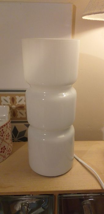 Szklana lampa stołowa