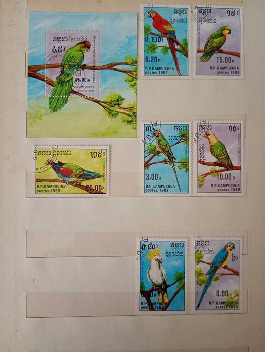 Марки попугаи, Кампучия 1989 год.