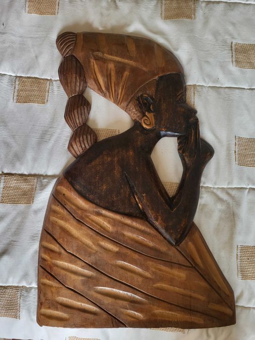 Estatueta africana de parede