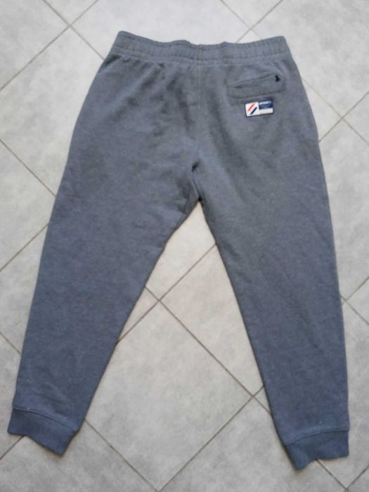 Spodnie dresowe joggery męskie Superdry Code Essential - L
