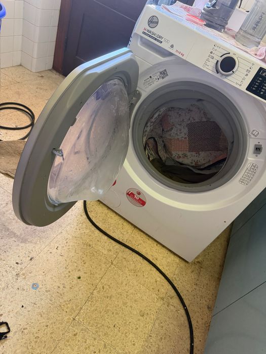 Máquina de lavar e secar