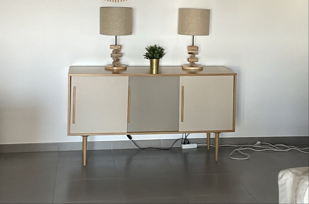 Moderno Aparador em Carvalho e Lacados - Oportunidade! - 150 x 50 cm