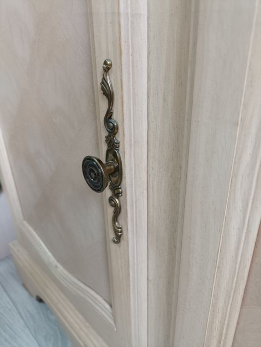 Вітрина / сервант з підсвіткою