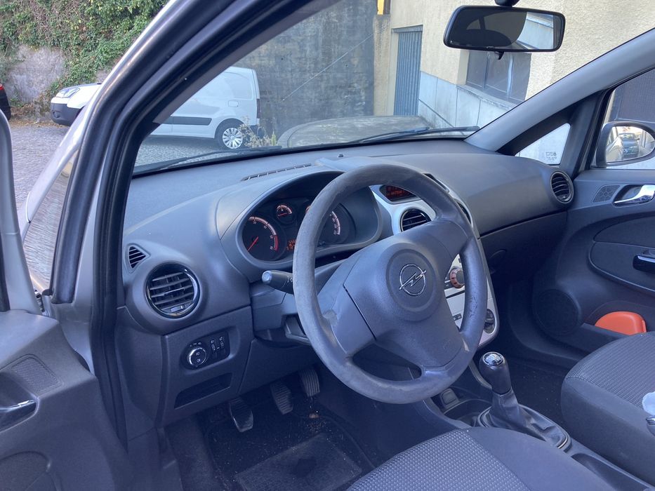 Opel Corsa 1.3 CDTI  diesel 5 lugares. Ano 2011