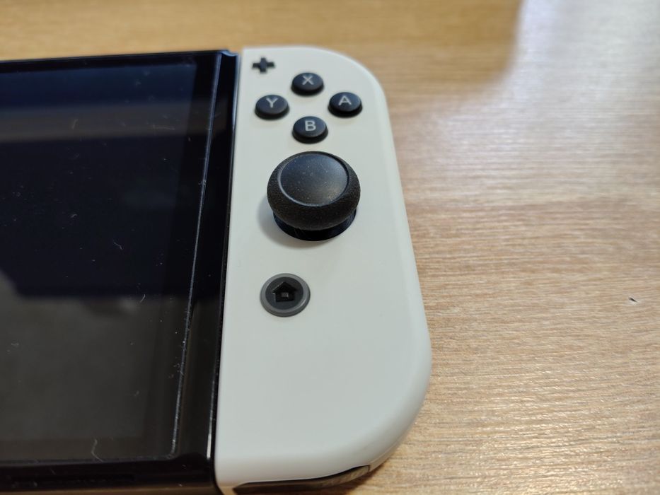 Продам Nintendo Switch OLED.