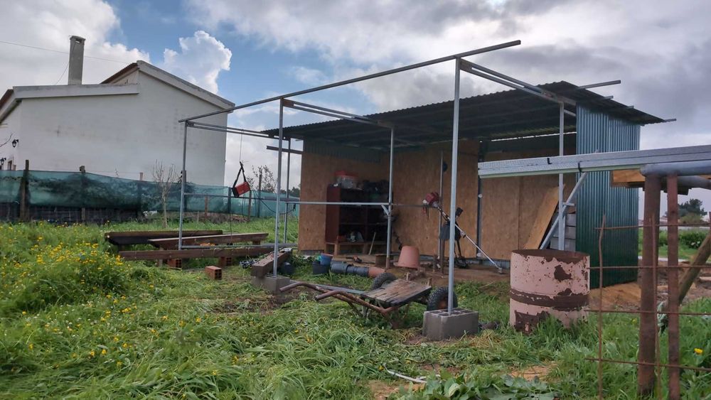 Estruturas metálicas ligeiras - Telheiros / Canis / Abrigos de Jardim