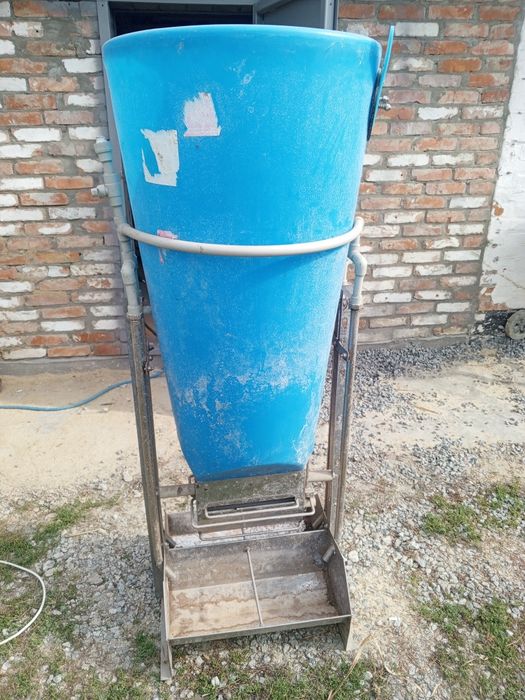 Кормушка для свиней