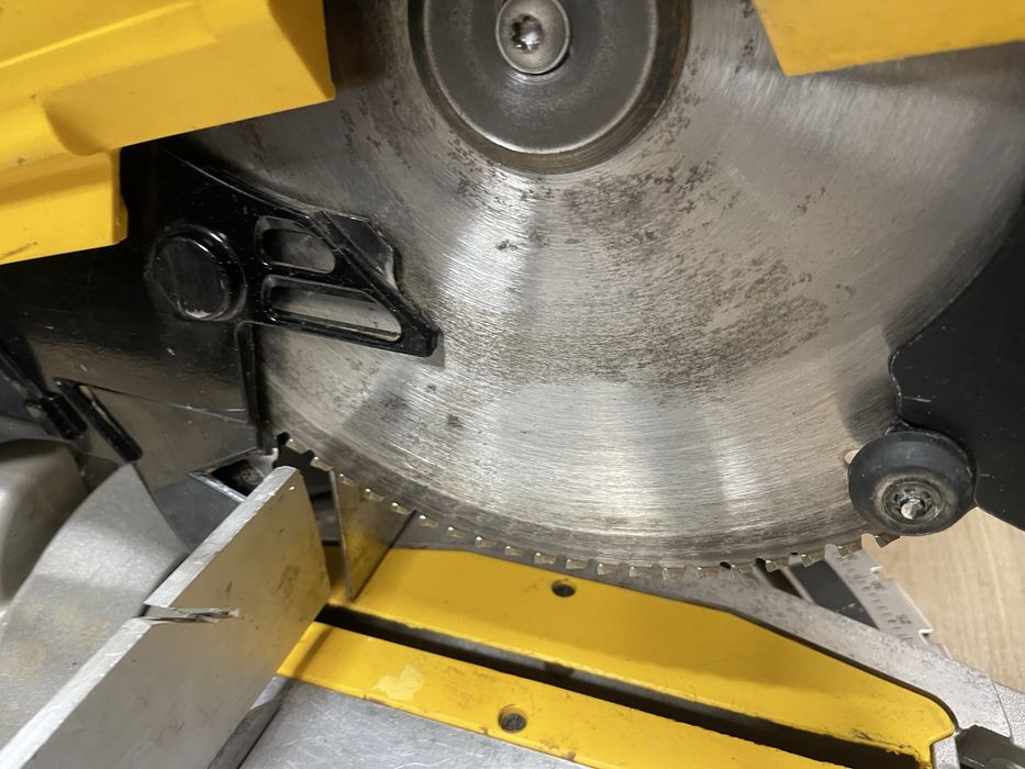 Dewalt D27113 / комбінована дискова пила Девольт