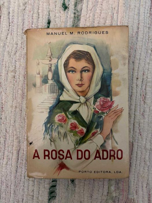 Livro "A Rosa do Adro"