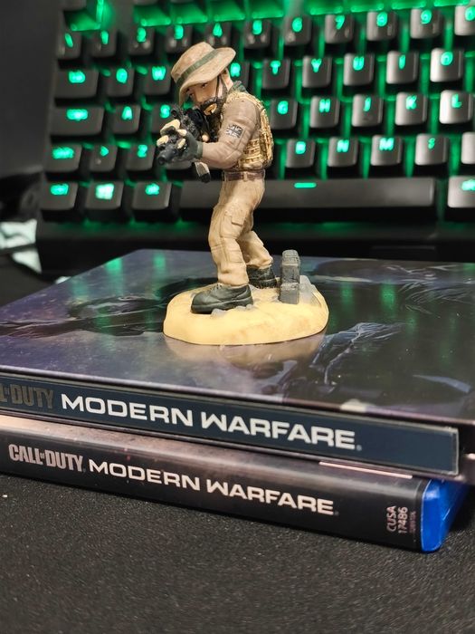 Call of Duty Modern Warfare PS4 (+ Opcional Figura e/ou Steelbook)
