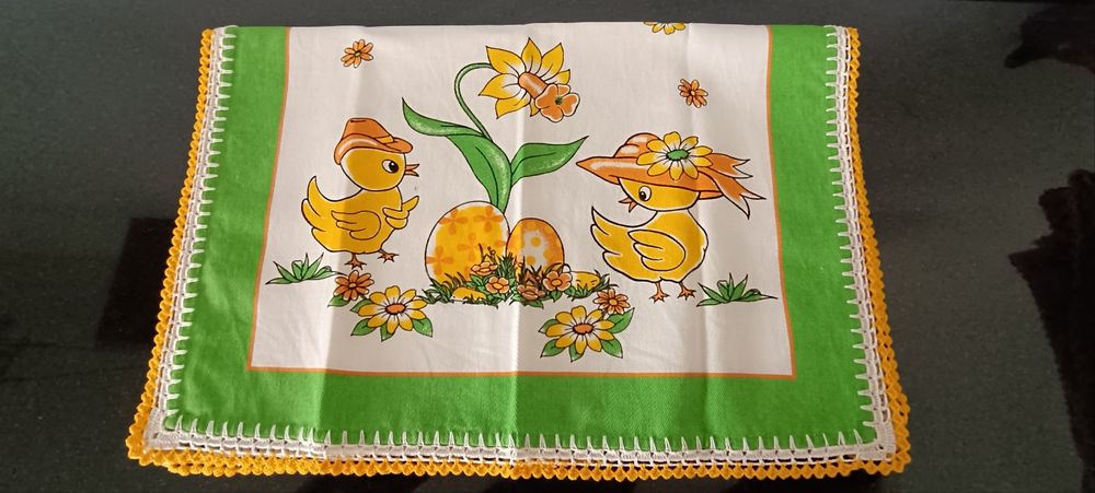 2 panos decorativos bordados a crochê