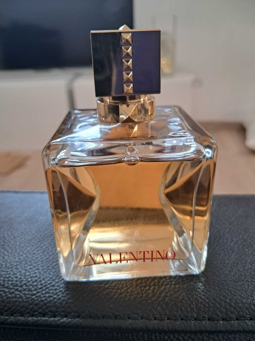 Valentino voce viva intensa