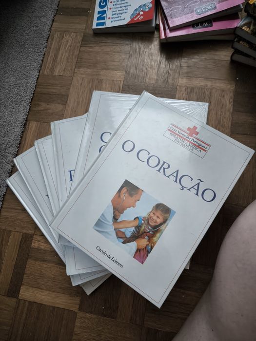 Vendo coleção de livros da cruz vermelha pt