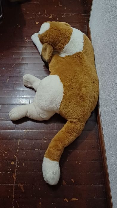 Peluche de cão grande